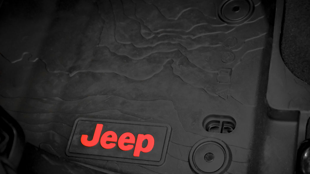 jeep-gladiator-top-dog-concept-photo-18.jpg