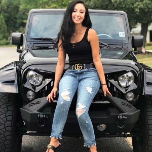 Girls and Jeeps: Photo 2