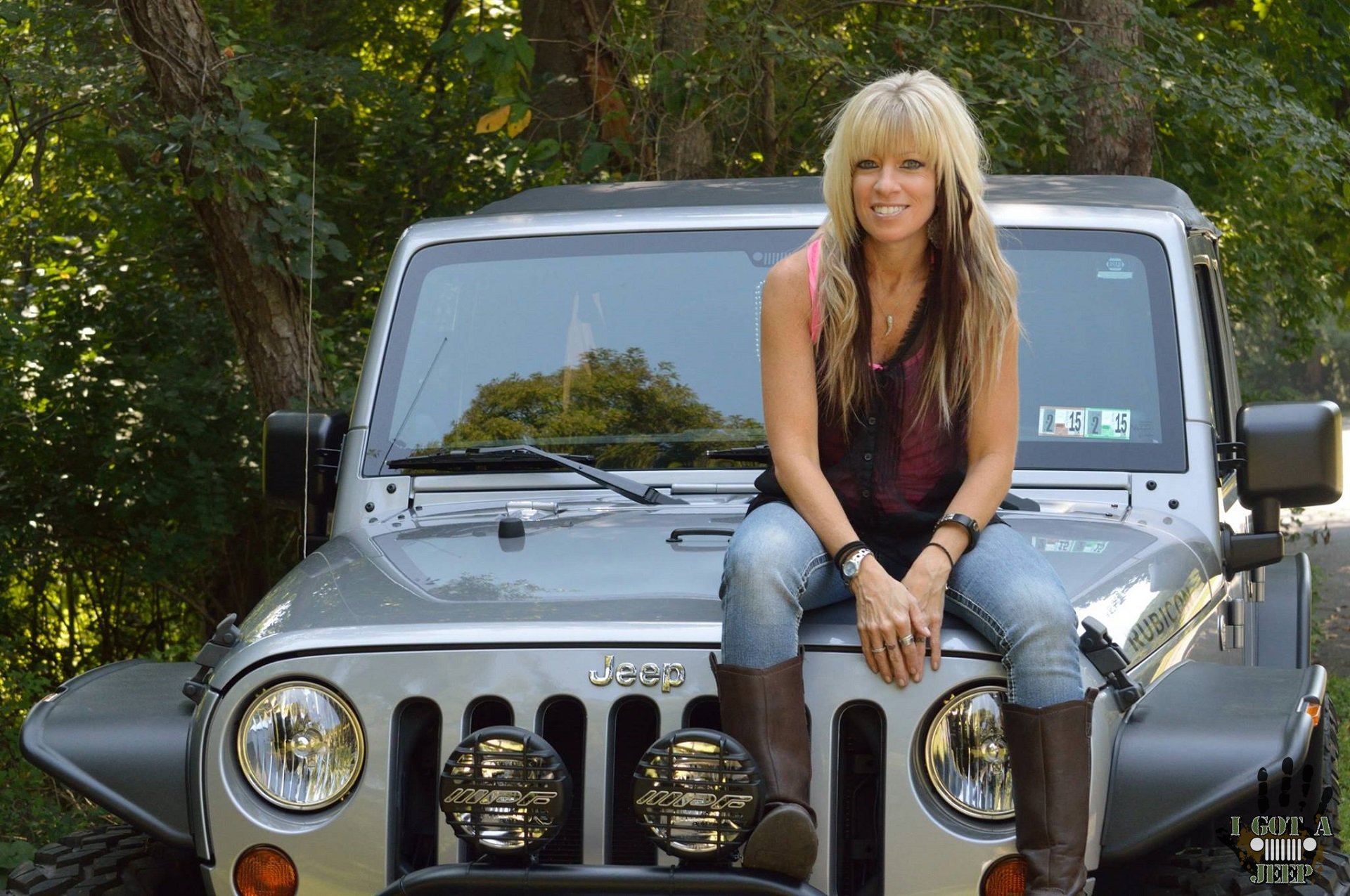 Girls and Jeeps: Photo 1