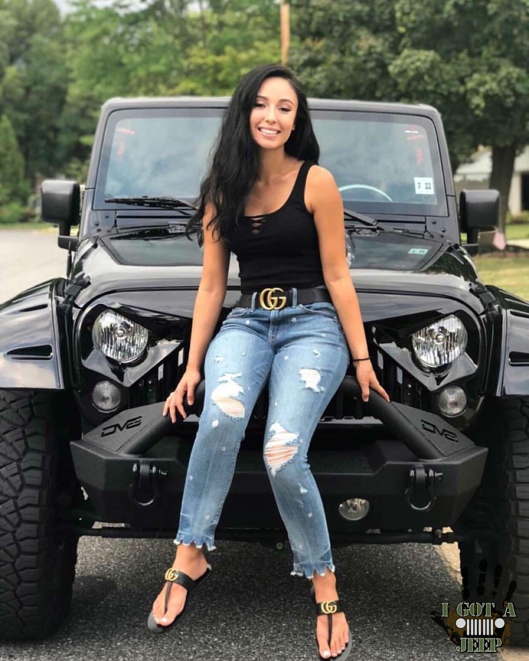 Girls and Jeeps: Photo 2
